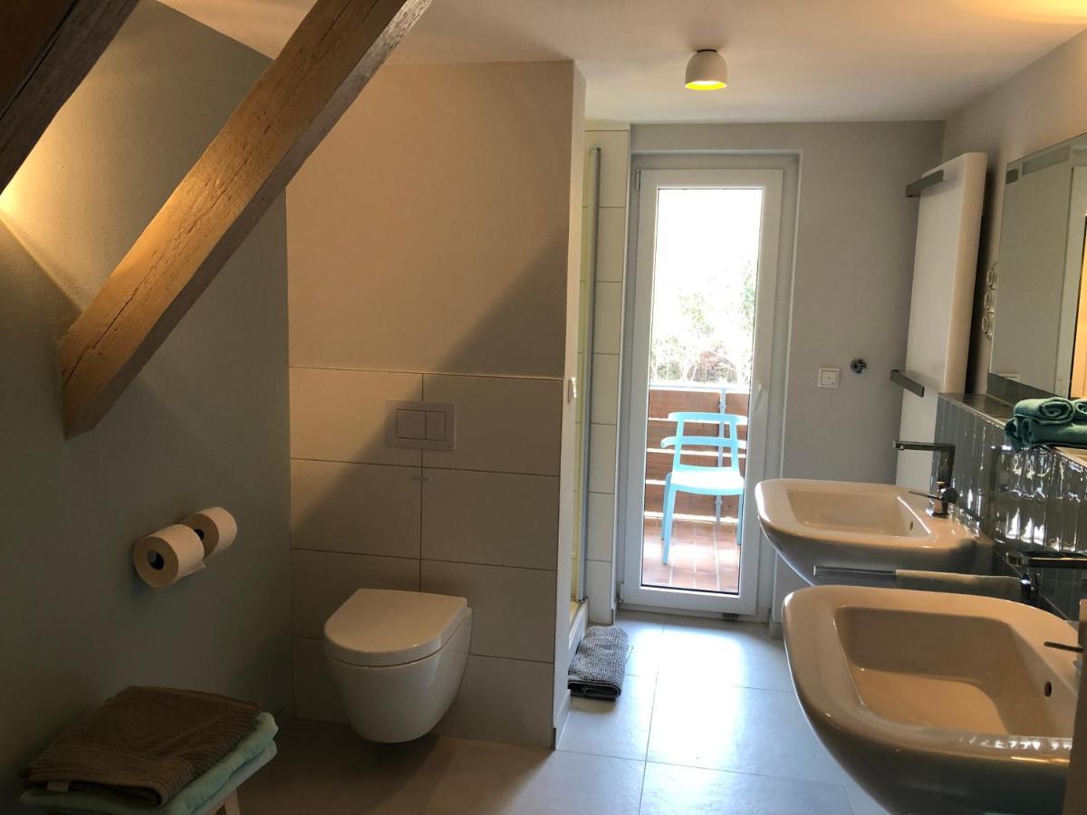 Blaues Zimmer Mit Grossem Balkon, Bad Ist Ein Traum, 50 Schritte Zum Radweg Am Main,Ideal For Short Stay Mainstockheim Luaran gambar