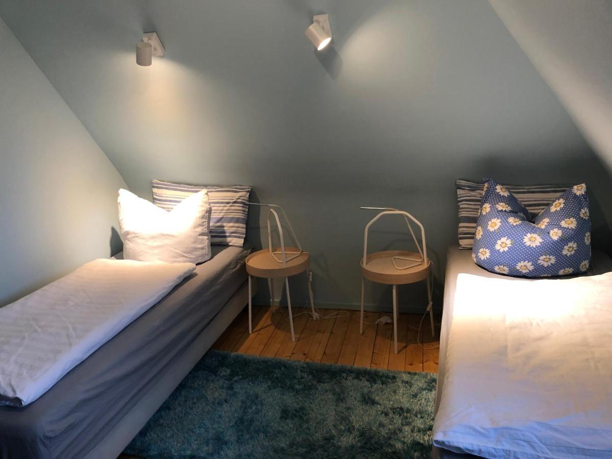 Blaues Zimmer Mit Grossem Balkon, Bad Ist Ein Traum, 50 Schritte Zum Radweg Am Main,Ideal For Short Stay Mainstockheim Luaran gambar
