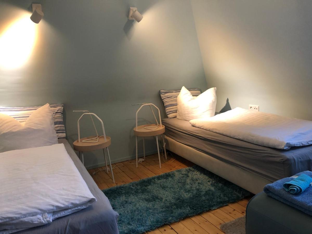 Blaues Zimmer Mit Grossem Balkon, Bad Ist Ein Traum, 50 Schritte Zum Radweg Am Main,Ideal For Short Stay Mainstockheim Luaran gambar